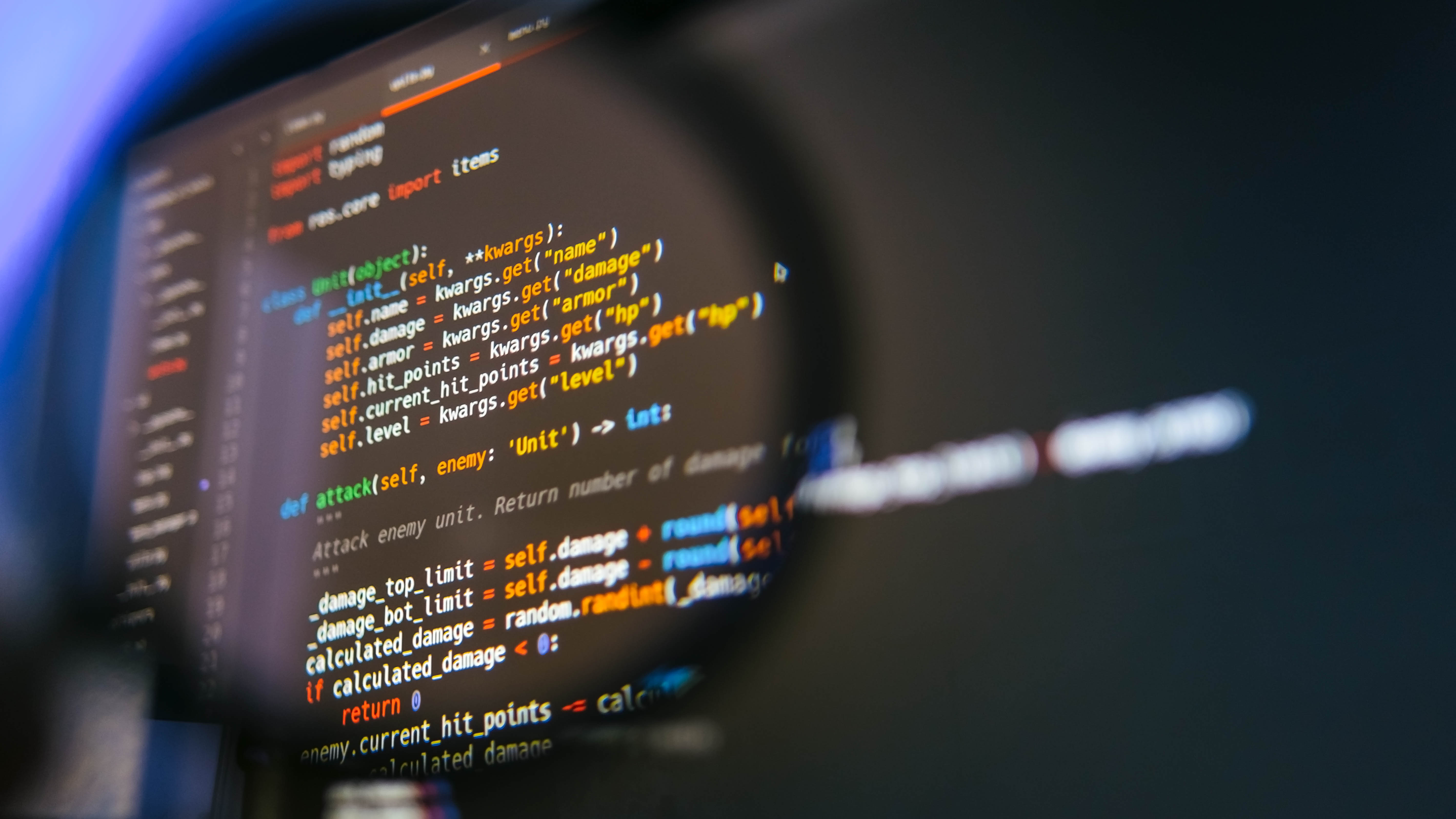 Codezeilen in einer Programmierumgebung, fokussiert auf eine Funktion zur Berechnung von Schadenswerten.