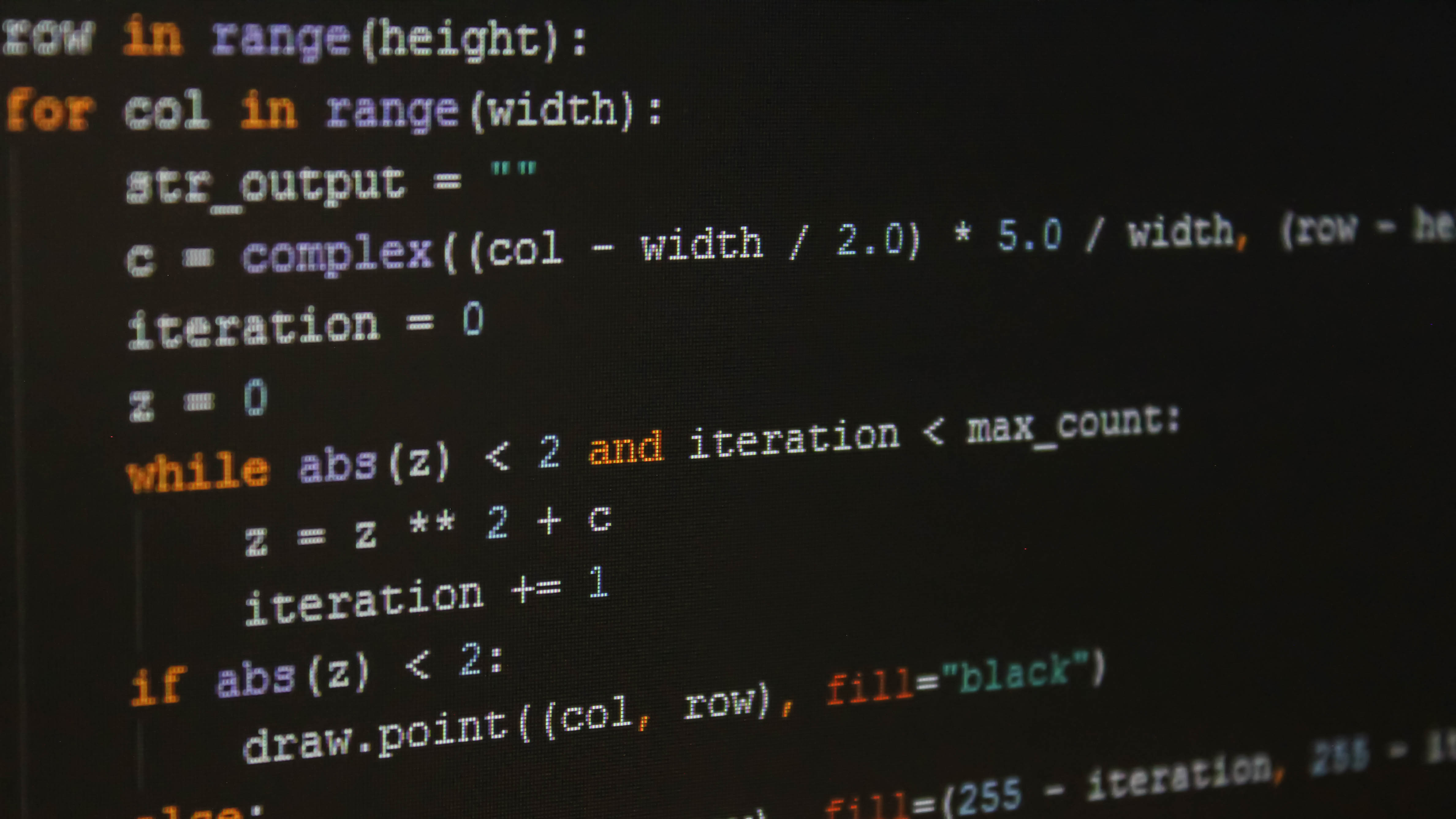 Code-Snippet in einer Programmiersprache mit Schleifen und Bedingungen zur Berechnung komplexer Zahlen.