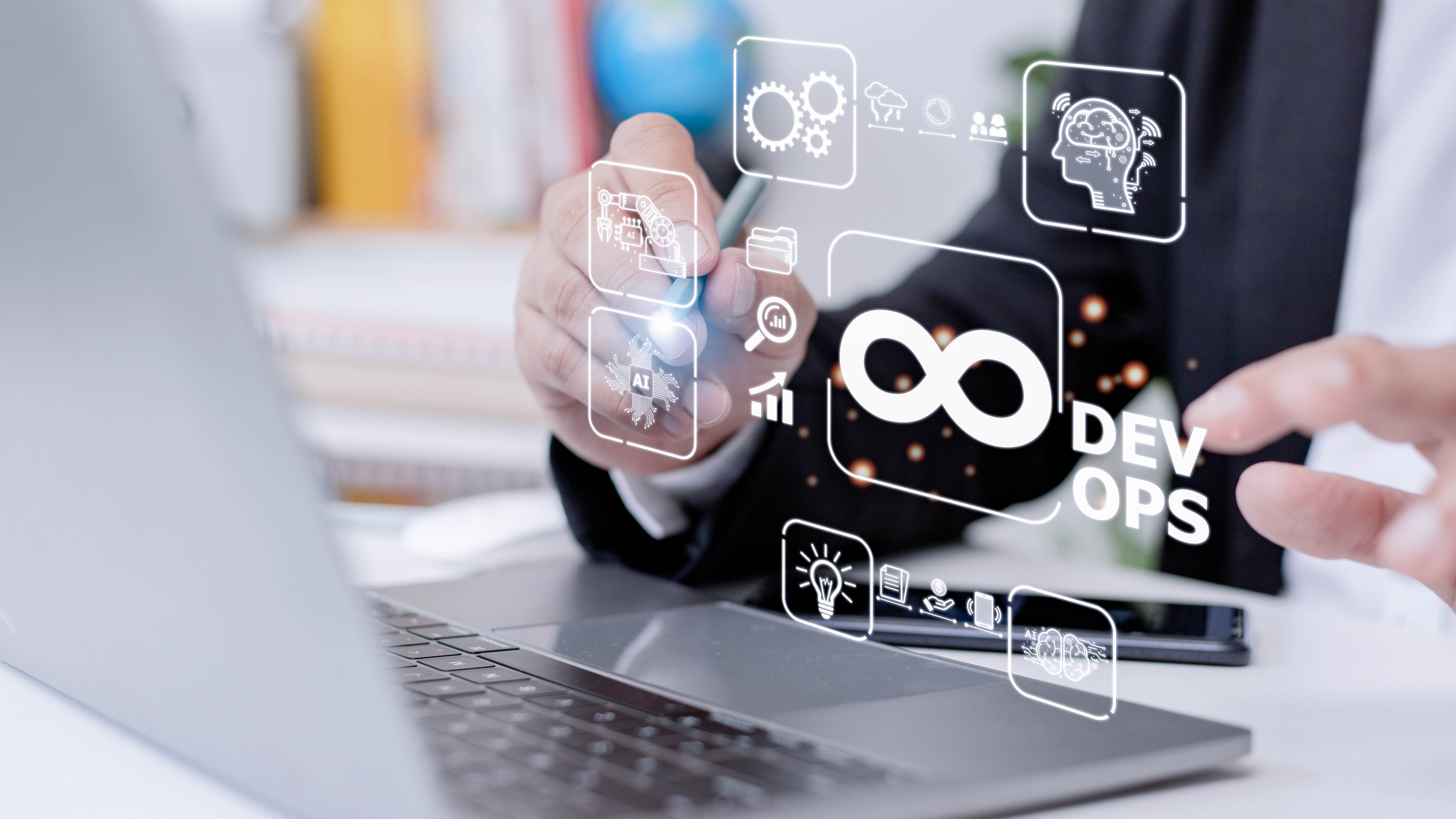 Hand eines Mannes, die auf ein Laptop-Display zeigt, mit grafischen Symbolen zu DevOps und KI im Vordergrund.