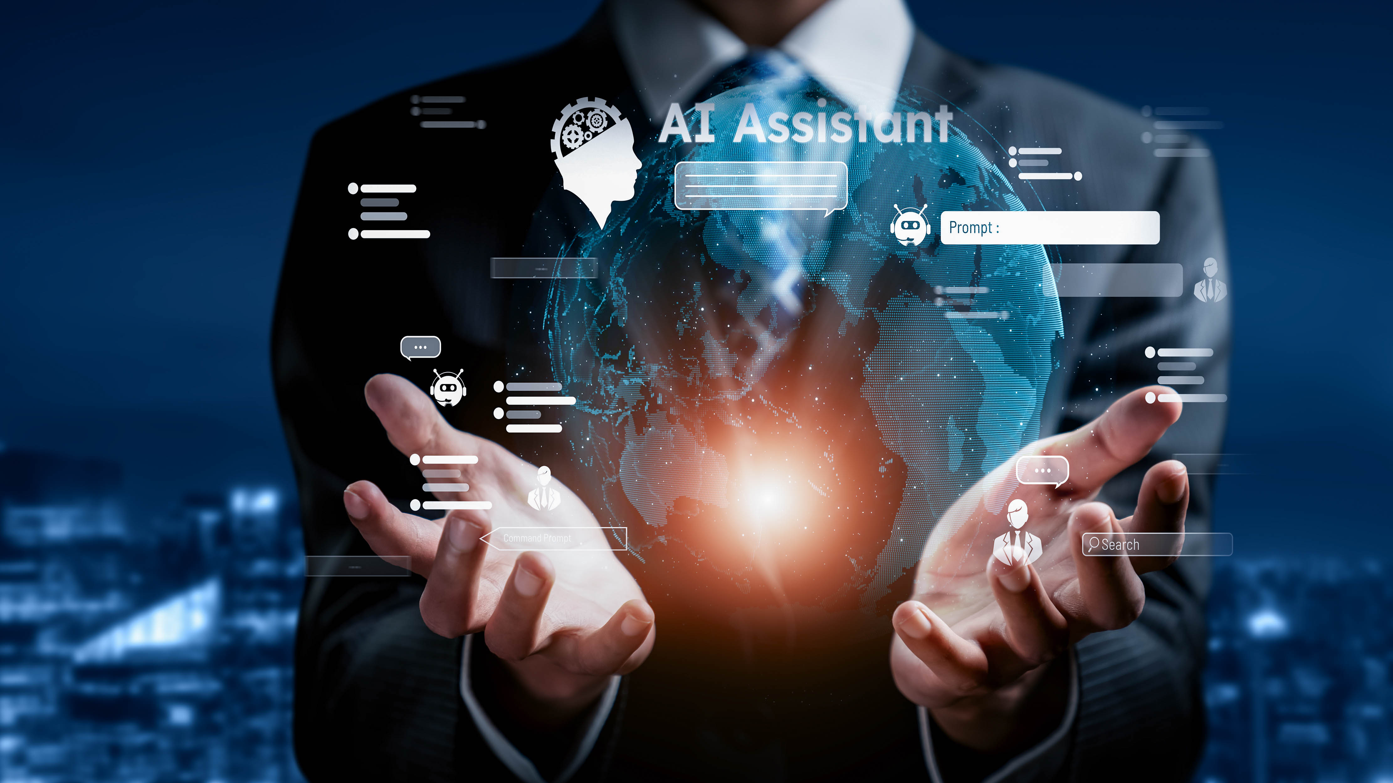 Hände eines Mannes halten eine digitale Weltkugel mit Symbolen für KI-Assistenz und Kommunikationsschnittstellen.