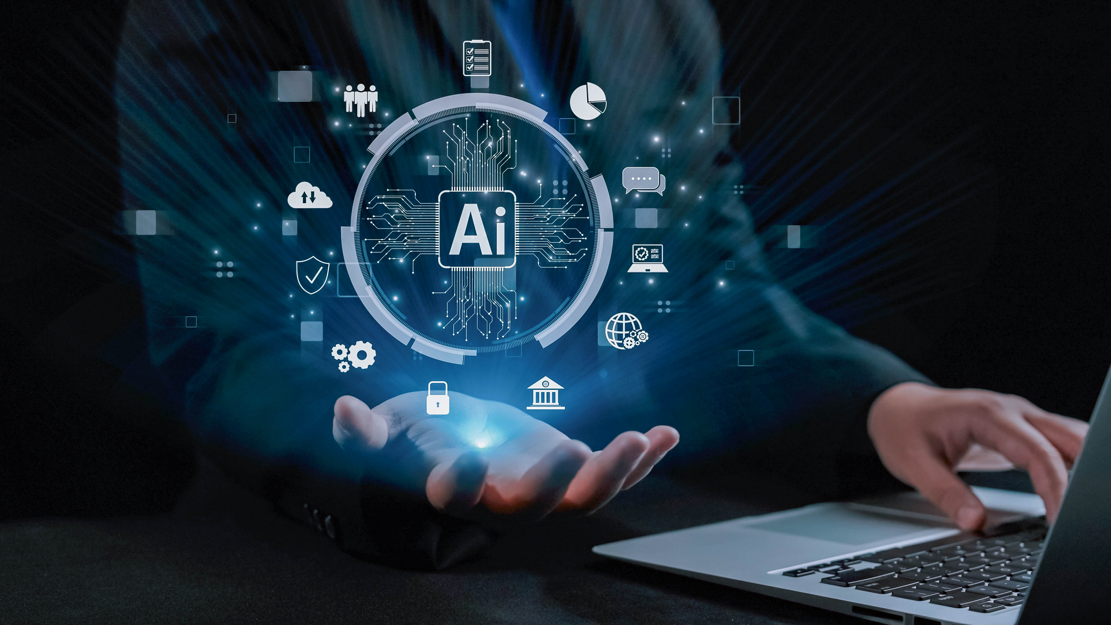 Eine Hand hält ein leuchtendes Symbol für Künstliche Intelligenz (AI) umgeben von verschiedenen digitalen Icons.