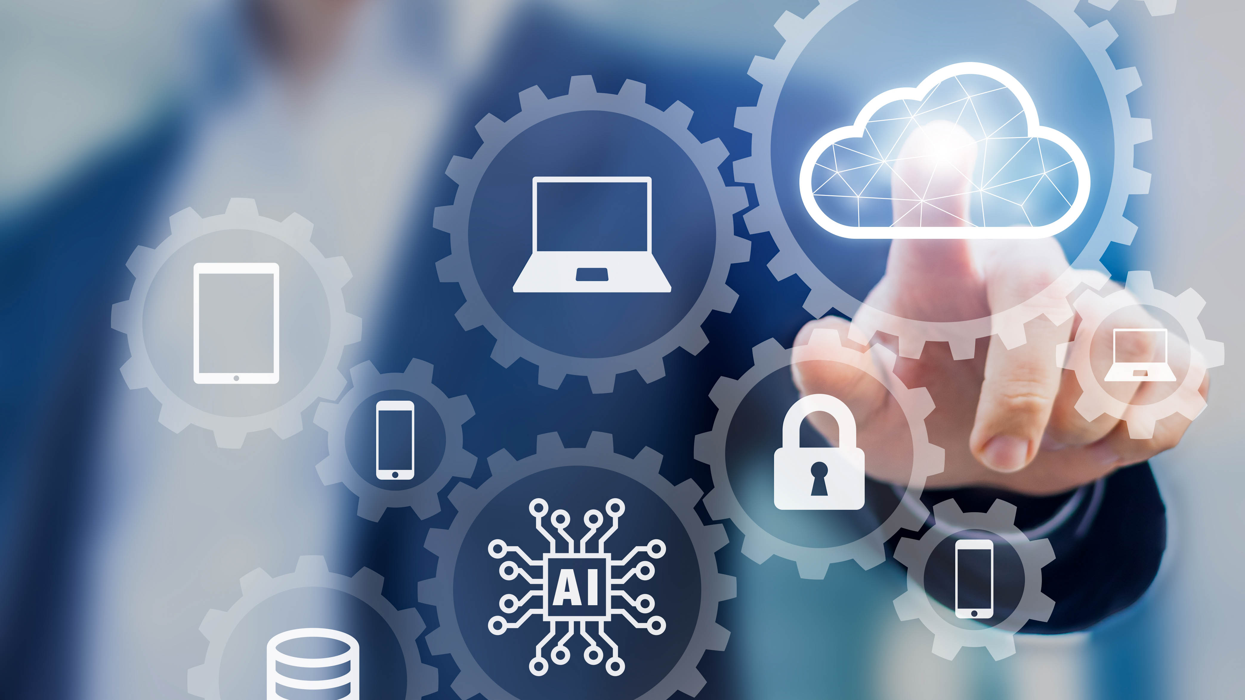 Finger zeigt auf ein Cloud-Symbol, umgeben von Icons für Geräte und Sicherheit in Zahnrad-Design.