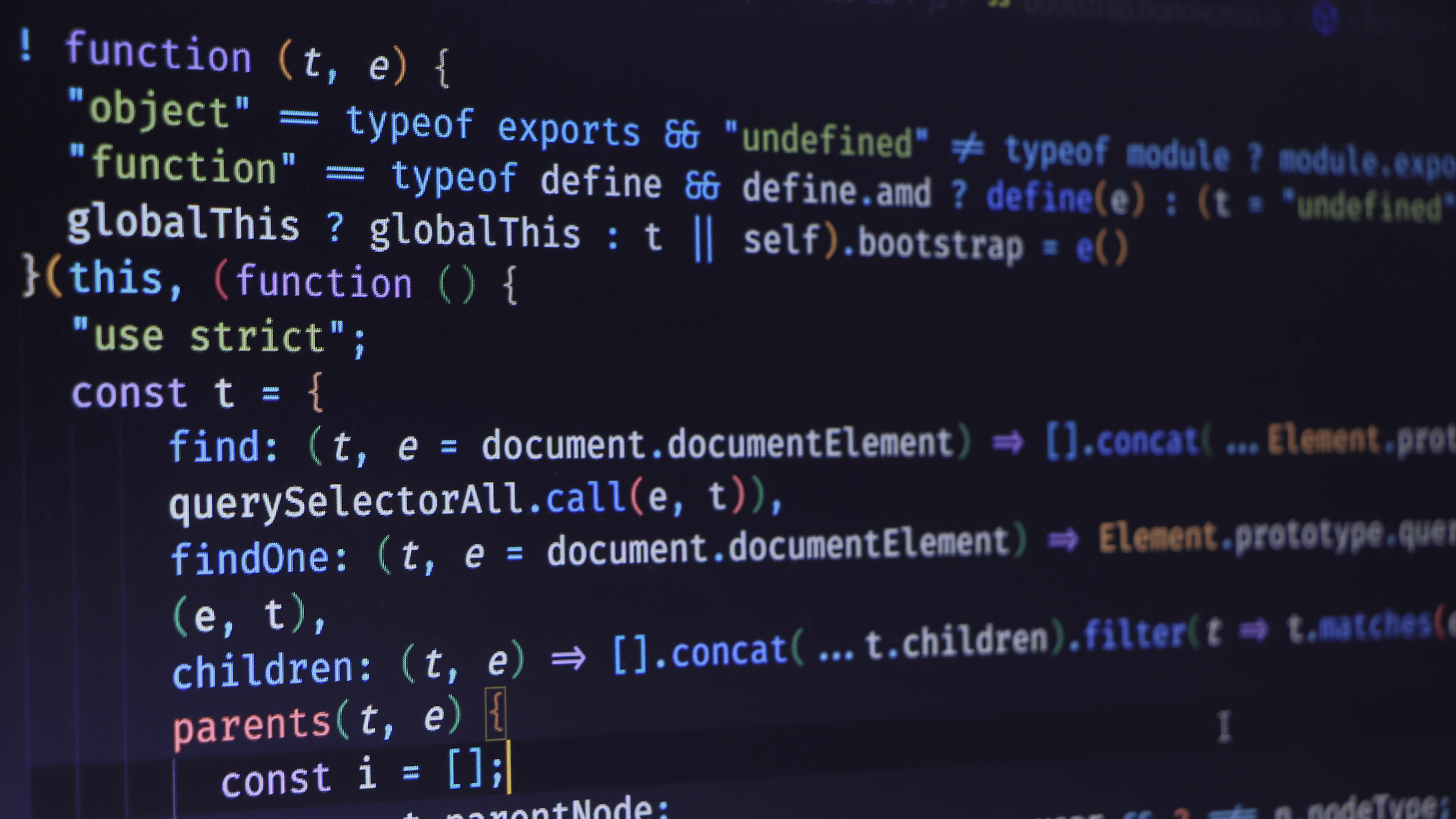 Codezeilen in verschiedenen Farben auf einem dunklen Hintergrund, die JavaScript-Funktionen und -Methoden zeigen.