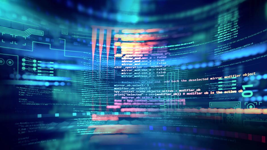 Abstrakte Darstellung von Codezeilen und digitalen Elementen in blauen und grünen Farbtönen auf einem dunklen Hintergrund.