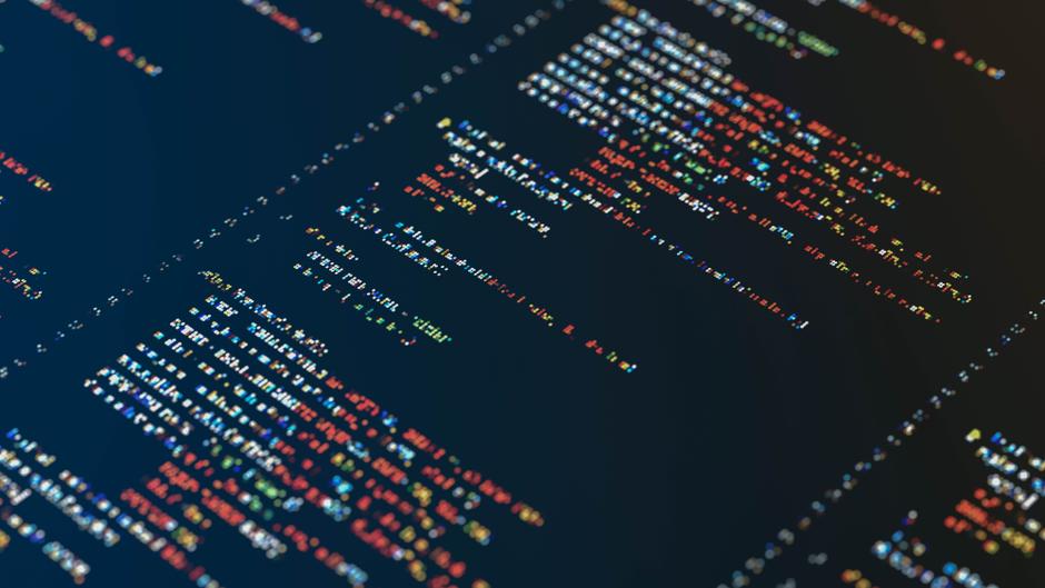 Codezeilen in verschiedenen Farben auf einem dunklen Hintergrund, die Programmier- oder Skriptsyntax darstellen.
