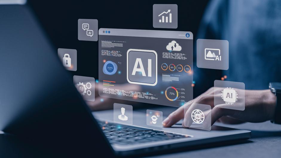 Interaktive Benutzeroberfläche mit Grafiken und Symbolen zu Künstlicher Intelligenz auf einem Laptop.