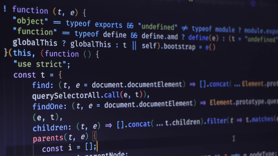 Codezeilen in verschiedenen Farben auf einem dunklen Hintergrund, die JavaScript-Funktionen und -Methoden zeigen.